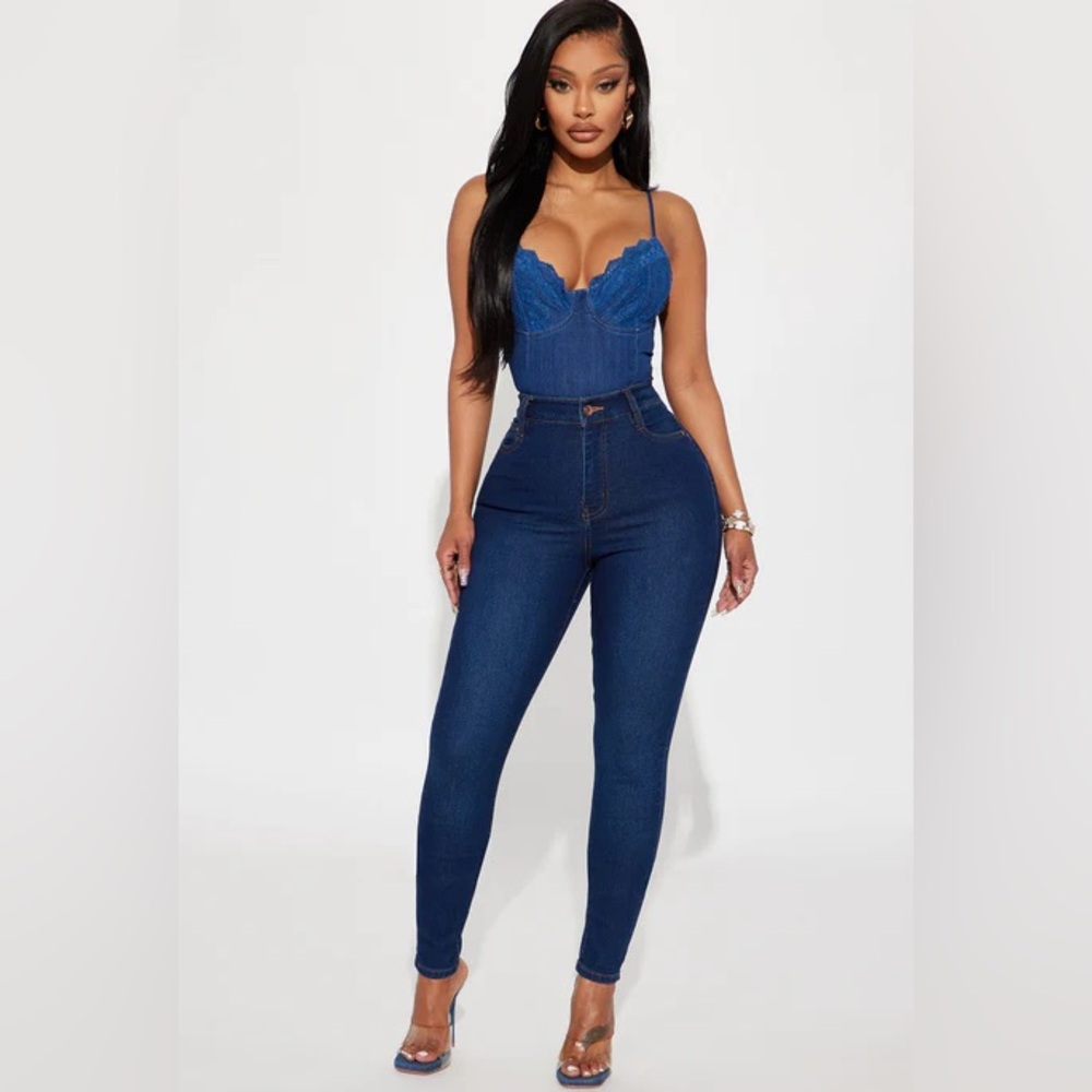 Fashion Nova || Woman’s supernatural high rise Dark Blue Jeans size 9 / 10
